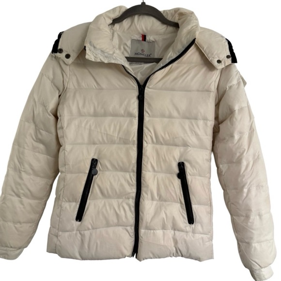 🚩 SOLD 🚩 Moncler Short Hooded Down Puffer Jacket – White/Black (Size 1) - Picture 9 of 10